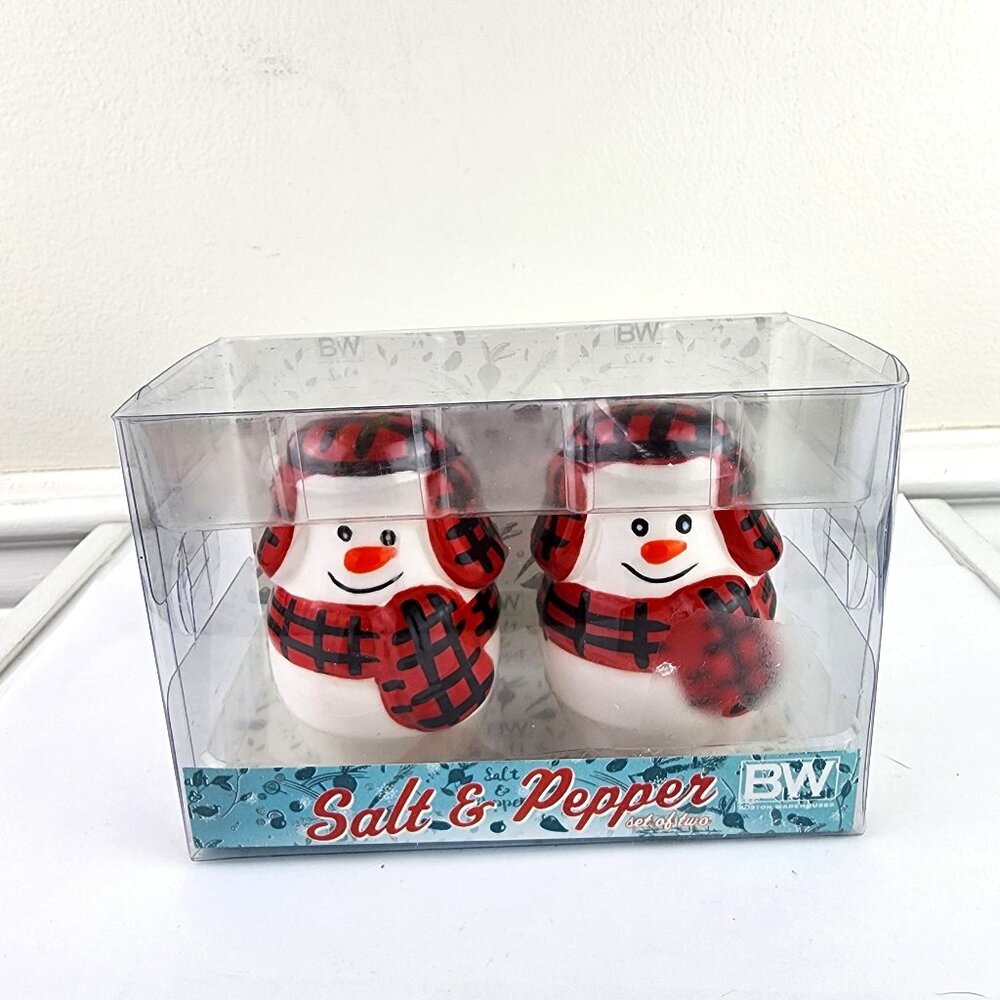 Boston Warehouse Buffalo Plaid Snowman Salt & Pepper Set NWT